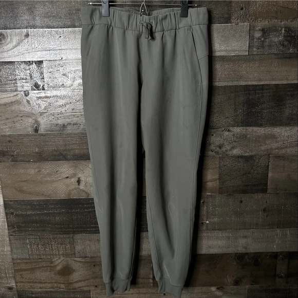 SOLD Lululemon On The Fly Jogger 6 - Picture 4 of 10